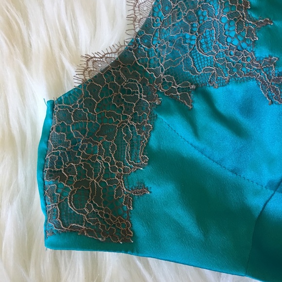 NWT Victorias Secret Clasp-Back High Neck Bralette - Picture 6 of 6